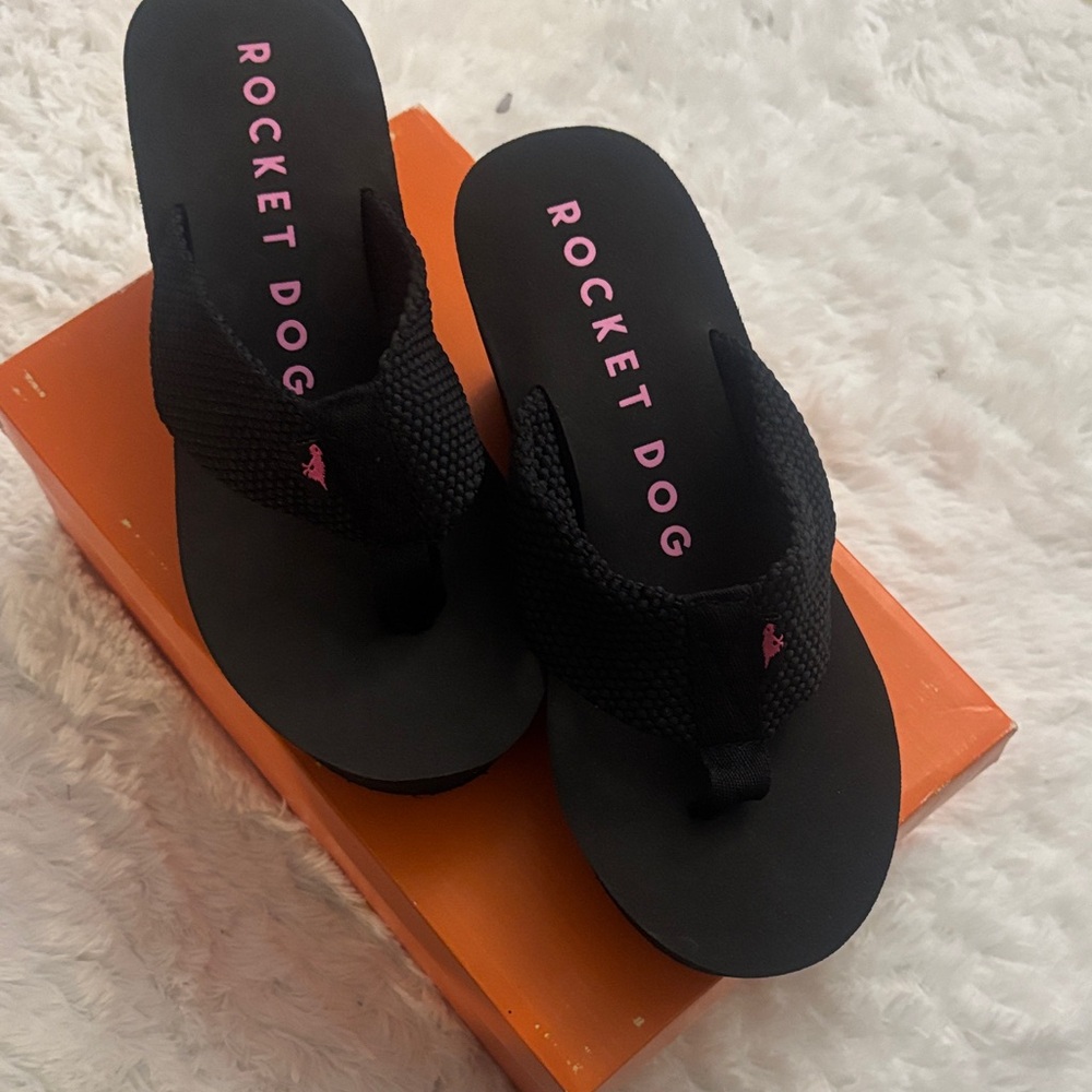 Rocket Dog Black Sandals with Pink Logo
